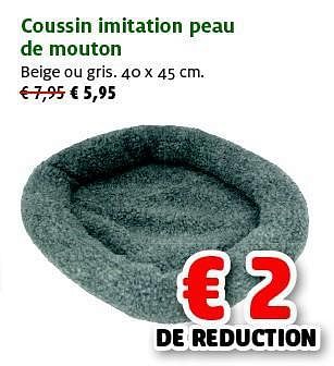 Promotions Coussin imitation peau de mouton - Produit maison - Aveve - Valide de 23/09/2014 à 05/10/2014 chez Aveve