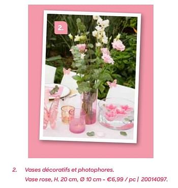 Promotions Vases décoratifs et photophores. vase rose - Produit Maison - Ava - Valide de 03/02/2020 à 31/05/2020 chez Ava