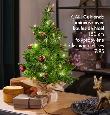 Promotions Cari guirlande lumineuse avec boules de noël - Produit maison - Casa - Valide de 02/11/2020 à 25/12/2020 chez Casa