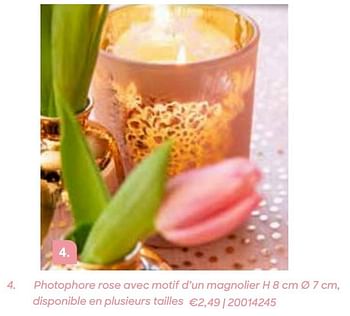 Promotions Photophore rose avec motif d`un magnolier - Produit Maison - Ava - Valide de 11/02/2021 à 31/07/2021 chez Ava