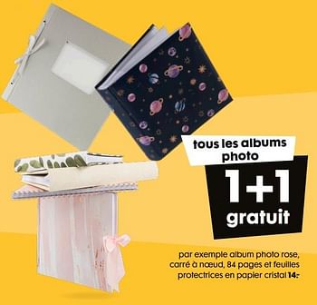Promotions Album photo rose, carré à noeud - Produit maison - Hema - Valide de 09/03/2022 à 15/03/2022 chez Hema