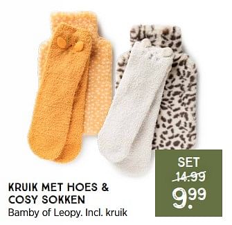 Promoties Kruik met hoes + cosy sokken - Huismerk - Xenos - Geldig van 31/10/2022 tot 06/11/2022 bij Xenos