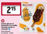 Promotions Crème glacée en bâtonnets à la vanille, chocolat au lait et amandes - Produit Maison - Delhaize - Valide de 23/05/2024 à 29/05/2024 chez Delhaize