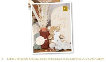 Promotions Set de 2 langes de bébé avec label en bois avec nom - Produit Maison - Ava - Valide de 20/07/2024 à 31/12/2024 chez Ava