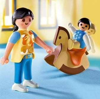 Promoties Moeder met baby en schommelpaard - Playmobil - Geldig van 02/10/2017 tot 26/11/2017 bij Maxi Toys