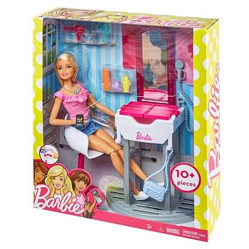 Aanbiedingen Barbie met kapsalon - Barbie - Geldig van 07/12/2019 tot 01/01/2020 bij ToyChamp