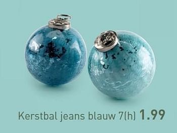 Aanbiedingen Kerstbal jeans blauw - Huismerk - Multi Bazar - Geldig van 03/11/2015 tot 25/12/2015 bij Multi Bazar