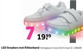 Aanbiedingen Led sneakers met klittenband - Huismerk - Intertoys - Geldig van 25/09/2017 tot 10/12/2017 bij Intertoys