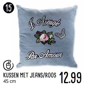 Aanbiedingen Kussen met jeans-roos - Huismerk - Xenos - Geldig van 16/10/2017 tot 29/10/2017 bij Xenos