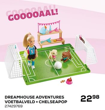 Aanbiedingen Dreamhouse adventures voetbalveld + chelseapop - Mattel - Geldig van 03/04/2020 tot 03/05/2020 bij Supra Bazar