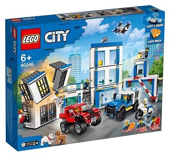 Aanbiedingen 60246 Politiebureau - Lego - Geldig van 26/09/2020 tot 11/10/2020 bij ToyChamp