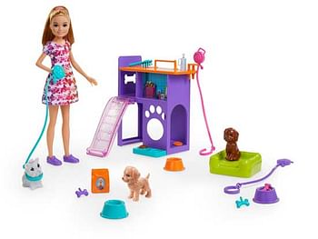 Aanbiedingen Barbie Team Stacie pop met hondenverzorgingscenter - Barbie - Geldig van 26/09/2020 tot 11/10/2020 bij ToyChamp