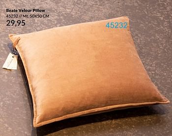 Aanbiedingen Beate velour pillow - Monday Sunday - Geldig van 25/05/2021 tot 31/08/2021 bij Bonaparte