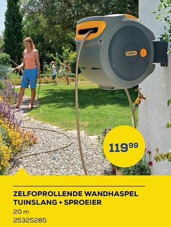 Aanbiedingen Zelfoprollende wandhaspel tuinslang + sproeier - Hozelock - Geldig van 17/06/2022 tot 22/07/2022 bij Supra Bazar