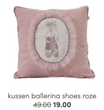 Aanbiedingen Kussen ballerina shoes roze - Huismerk - Baby &amp; Tiener Megastore - Geldig van 03/07/2022 tot 16/07/2022 bij Baby & Tiener Megastore