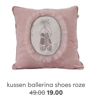 Aanbiedingen Kussen ballerina shoes roze - Huismerk - Baby &amp; Tiener Megastore - Geldig van 24/07/2022 tot 30/07/2022 bij Baby & Tiener Megastore